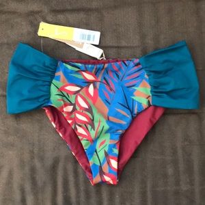 Milos reversible bottoms in tropicalia